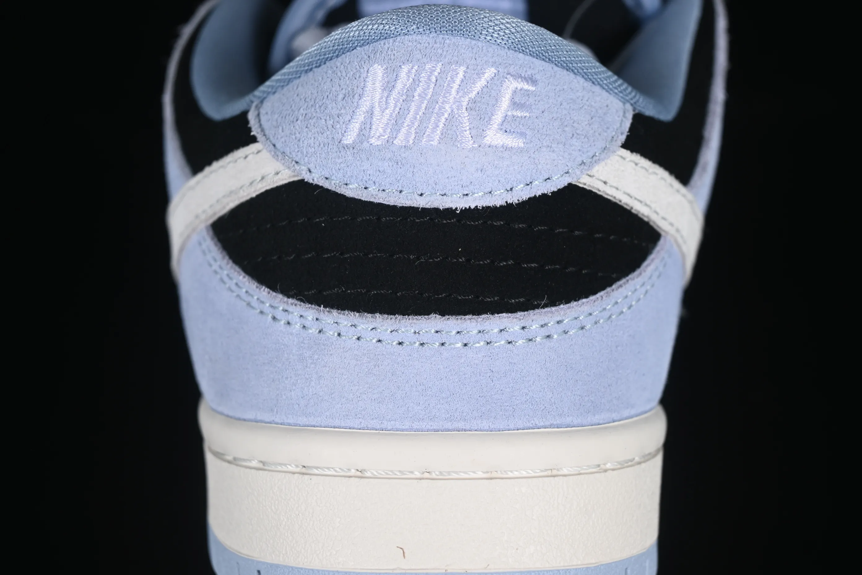 All Categories Nk SB Dunk Series Nk SB Dunk Low Low-top sneakers Nike SB Dunk Low "Aluminum" Black, blue and white hook Low-top casual sneakers HF3063-400